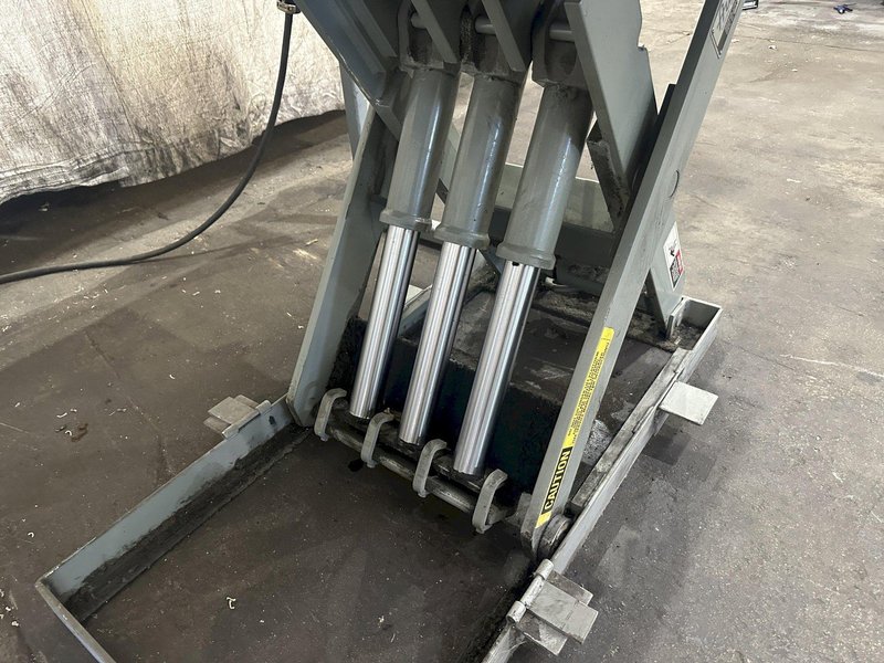 5000 LB. AUTOQUIP HYDRAULIC SCISSOR LIFT TABLE: STOCK #77266