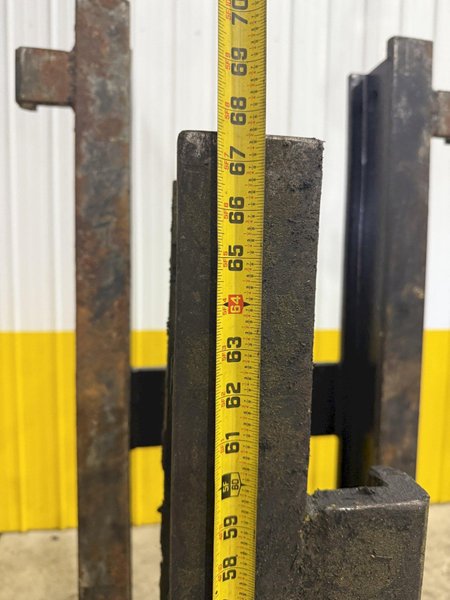 30,000 LBS SUPERIOR FAB MODEL #98-105-617 FORKLIFT MAST: YOBRO #23993