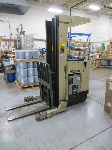 Crown 35RRTT Single Reach 2-Stage Electric Forklift with Side Shift- Auction Item