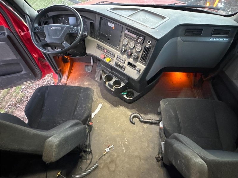 2020 Freightliner Cascadia 1FUJHHDV3LLLC1684