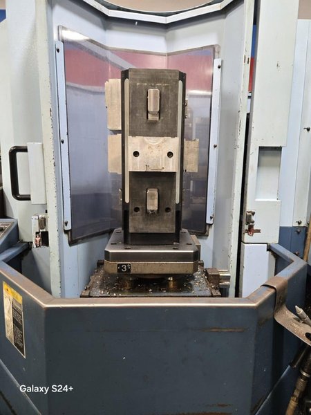 Matsuura H-Plus 300 HMC, 2006 – Chip Conveyor, Cool Through Spindle, Probing