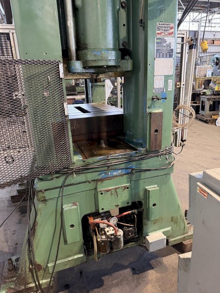 150 TON MINSTER E2-150-42-30 HEVI-STAMPER STRAIGHT SIDE PRESS. STOCK # 0882825