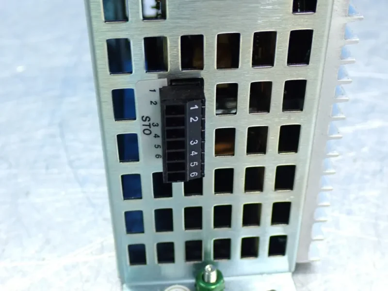 ALLEN BRADLEY 1.0KW, 2.0A OUTPUT, 2.7A INPUT KINETIX SINGLE-AXIS SERVO DRIVE  -  2097-V34PR3-LM