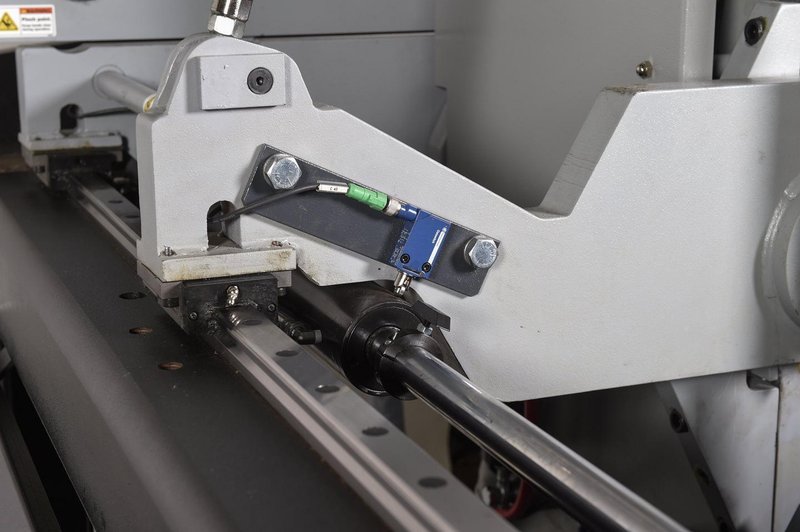 NEW - 30"H x 25"W HYD-MECH V-25 SEMI-AUTOMATIC VERTICAL TILT FRAME BAND SAW