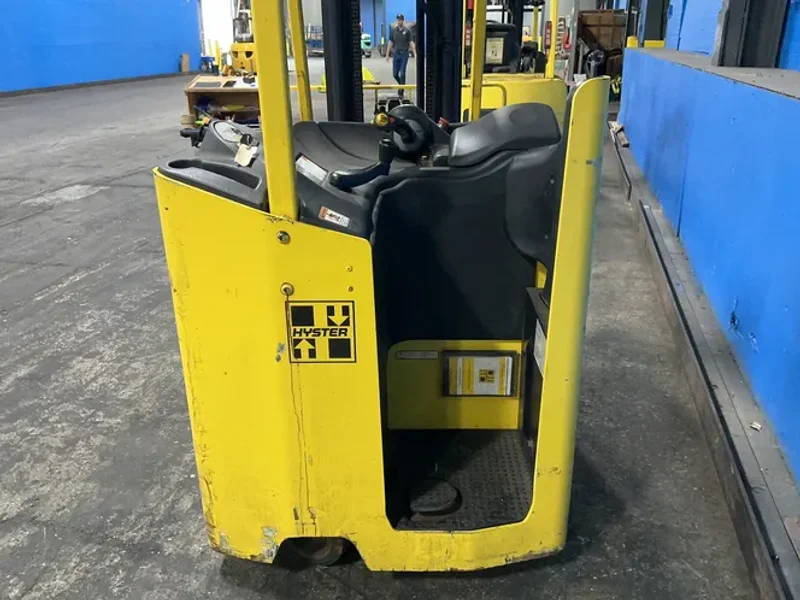 HYSTER 2850 LBS ELECTRIC STAND-UP FORKLIFT  -  E30HSD3-18