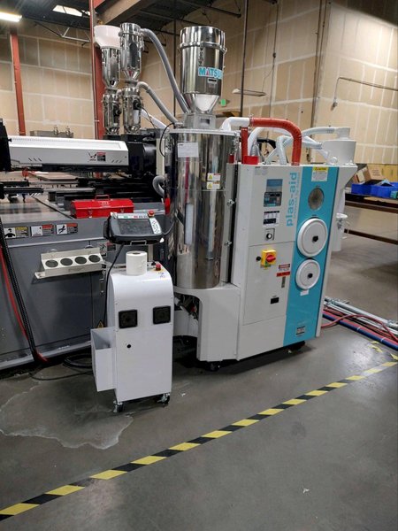 224 Ton Nissei DCX200III-25A Molding Machine – 2023 – Includes Chiller, Dryer, Temp Controller &amp; Granulator