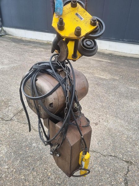 GIS - electric chain hoist 1500 kg