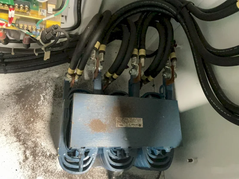 ALLEN-BRADLEY 1336 PLUS II SENSORLESS VECTOR VARIABLE FREQUENCY DRIVE  -  1336F-BP300-AN-EN909-L6-NCM-MX909