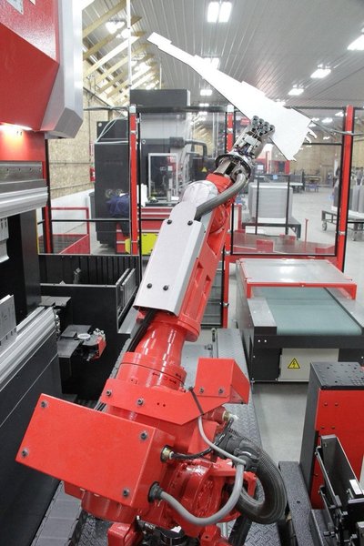 60 Ton x 4′ Amada EG6013 Automated Bend Cell, 2017 – 6 -Axis Robot, 7-Axis Backgauge