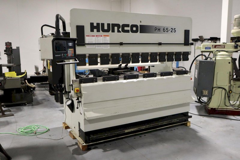 Hurco PA65-25 CNC Hydraulic Press Brake, 71 Ton x 98&quot;, Hurco AutoBend 7 Control and Back Gauge, Large Assortment of Dies