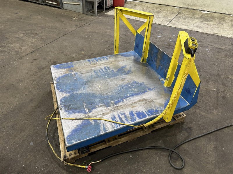 4000 LB GLOBAL LIFT AND TILT TABLE: STOCK #77579