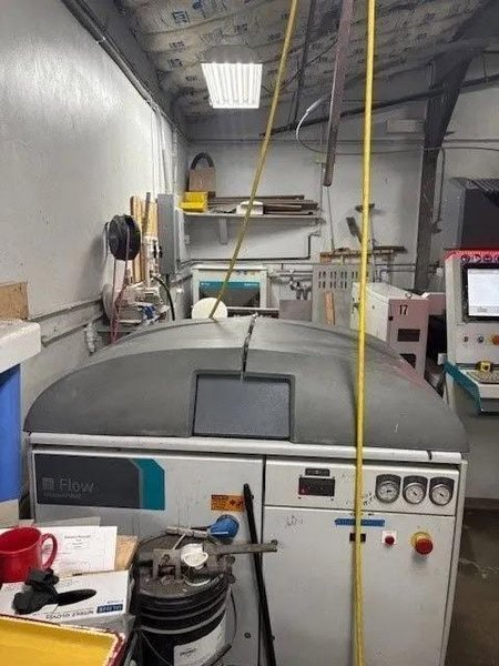 6.5′ x 10′ Flow Mach 3 3015 Waterjet, 2018 – 94,000 PSI, Low Hours, Well Maintained, Custom Guards, NEEDS TO MOVE