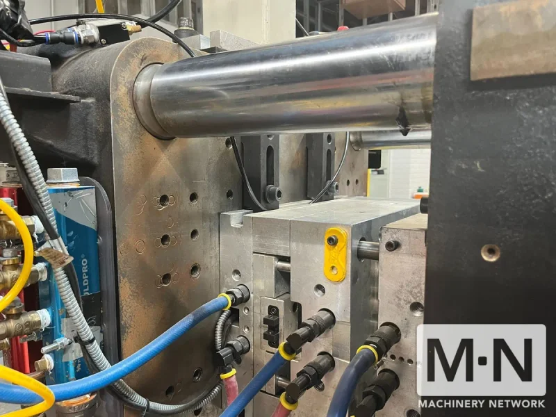 165 TON 8.8 OZ CINCINNATI ROBOSHOT MODEL R165 ELECTRIC INJECTION MOLDING MACHINE MFG 1999