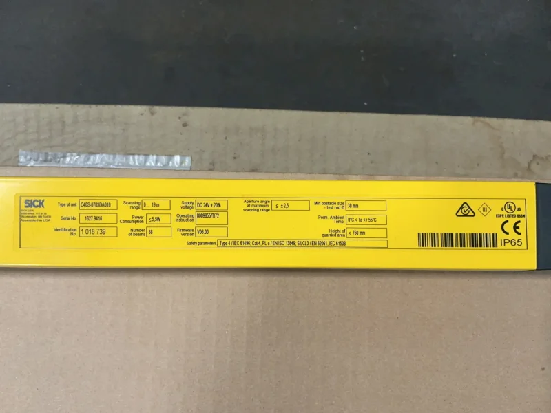 SICK 19 M SCANNING RANGE SAFETY LIGHT CURTAIN SENDER  -  C40S-0703DA010