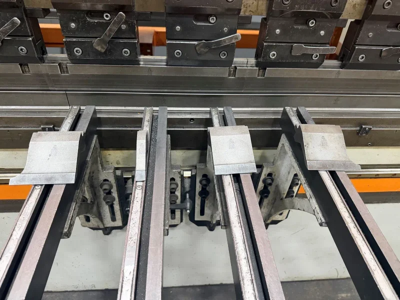 USED ERMAKSAN 12' X 176 TON HYDRAULIC CNC PRESS BRAKE MODEL CNC SAP 12X176