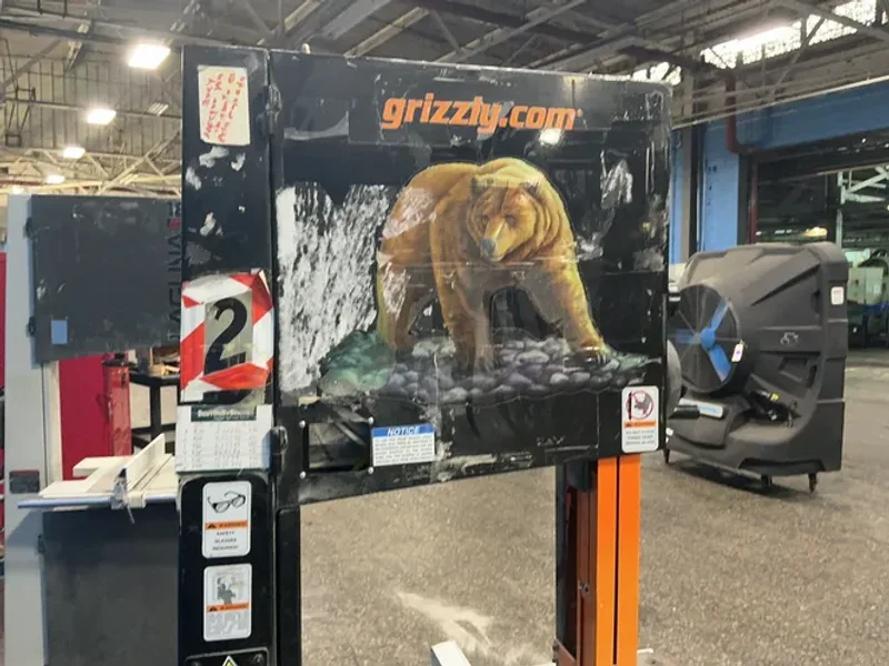 Grizzly 17" Vertical Band Saw - G0513anv