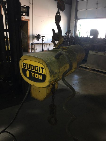 1 TON BUDGIT ELECTRIC CHAIN HOIST