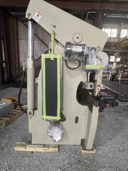 100 Ton x  8′ Accurpress 71008 Press Brake, 2003