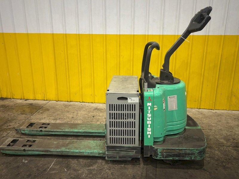 6,000 LBS MITSUBISHI PMWR30 RIDE ON ELECTRIC PALLET JACK: YOBRO #24340