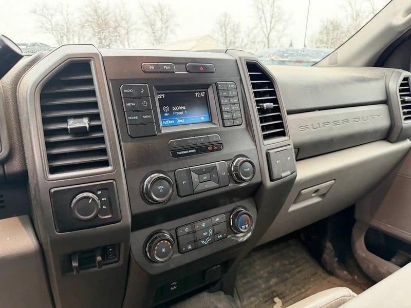 Ford F550 Flatbed Truck, 2019 – w/ Switch-N-Go Hoist