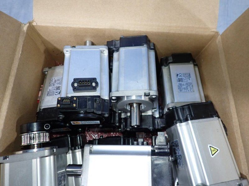 OMRON .4 KW SERVO MOTORS  -  R88M-K40030T-S2