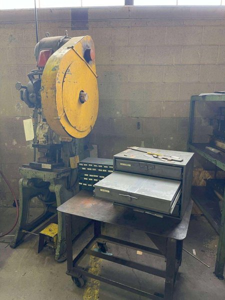 2.5 TON DIEBACK OBI PUNCH PRESS. STOCK # 0954421