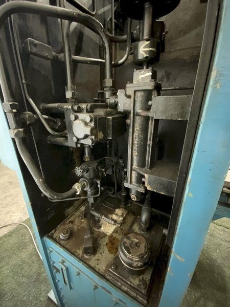 100 TON DANLY HYDRAULIC STRAIGHTENING PRESS: STOCK #80786