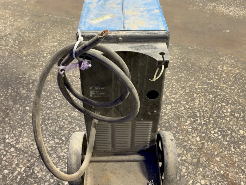 MILLER 200 AMP WELDER   -  MILLERMATIC 250