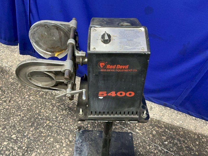 RED DEVIL EQUIPMENT CO. 1-GAL CAN PAINT SHAKER  -  5400