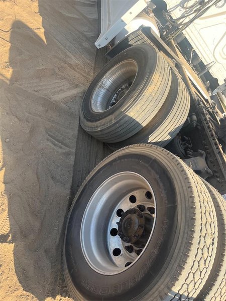 2020 Freightliner CA126SLP - Cascadia  3AKJHHDR2LSLR4945