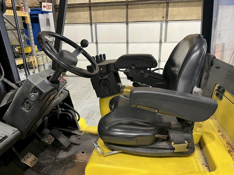 Hoist F220 22,000lbs Cushion Tire Forklift Diesel Fuel 72" Forks