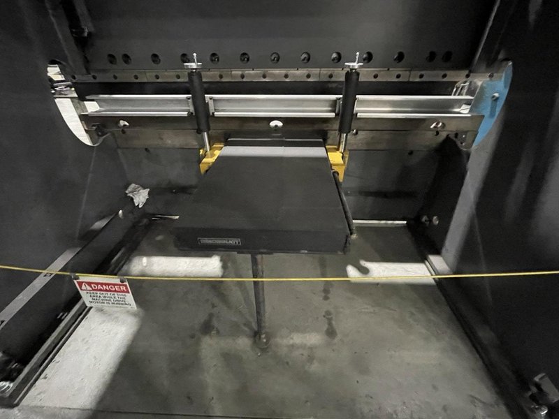 90 Ton x 10′ CINCINNATI 90BX 10 CNC PRESS BRAKE, 2015 – X axis with Wilson tooling