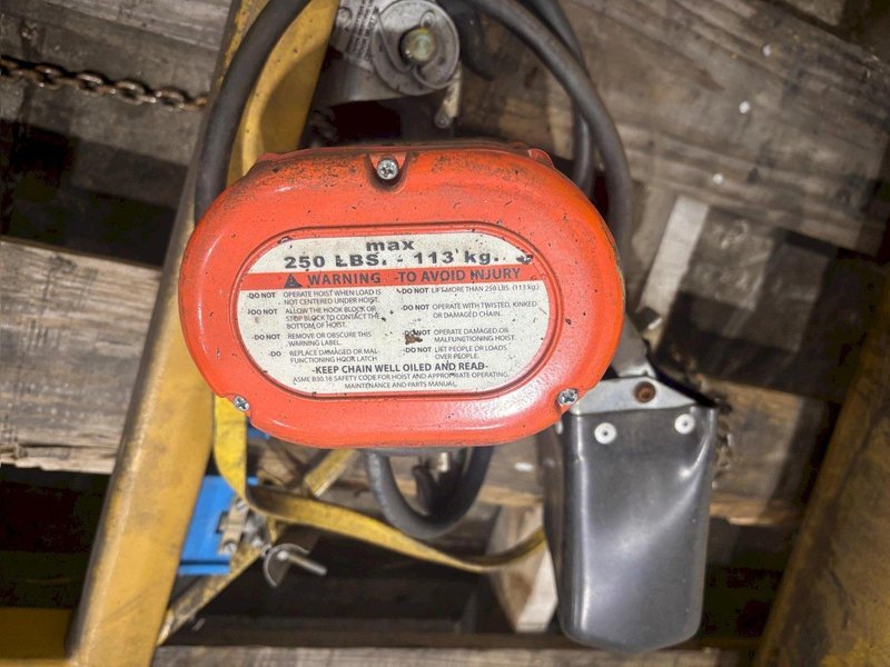 250 LB SPANCO FREE STANDING BOOM JIB CRANE WITH HOIST: YOBRO #24347