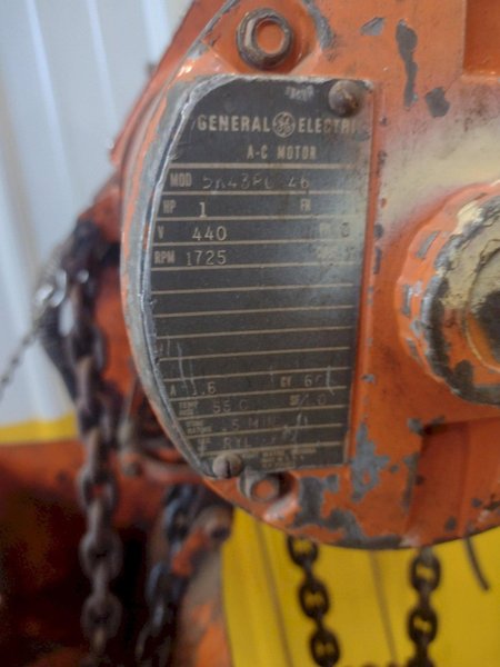 4000 LBS (2 TON) YALE ELECTRIC ROLLER CHAIN HOIST: STOCK #16538