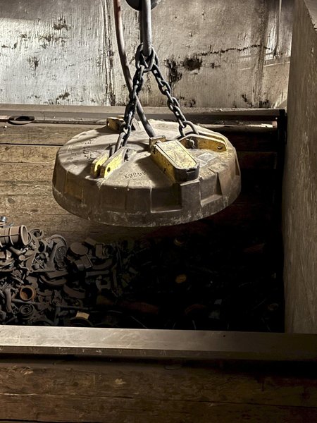 Walker model 54SH crane magnet 54" diameter