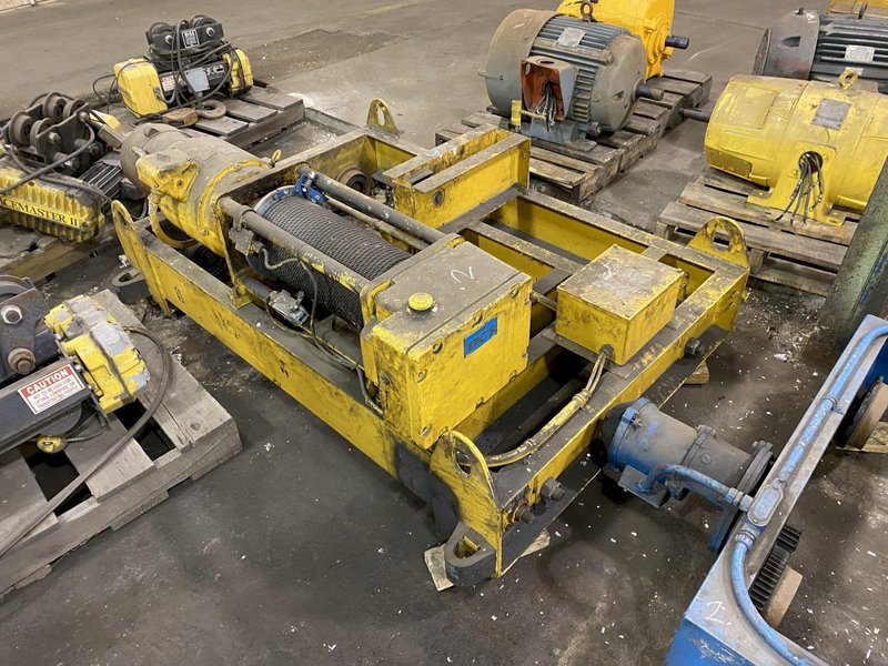 3 TON MUNCK TOP RUNNING TROLLEY HOIST. STOCK # 0314922