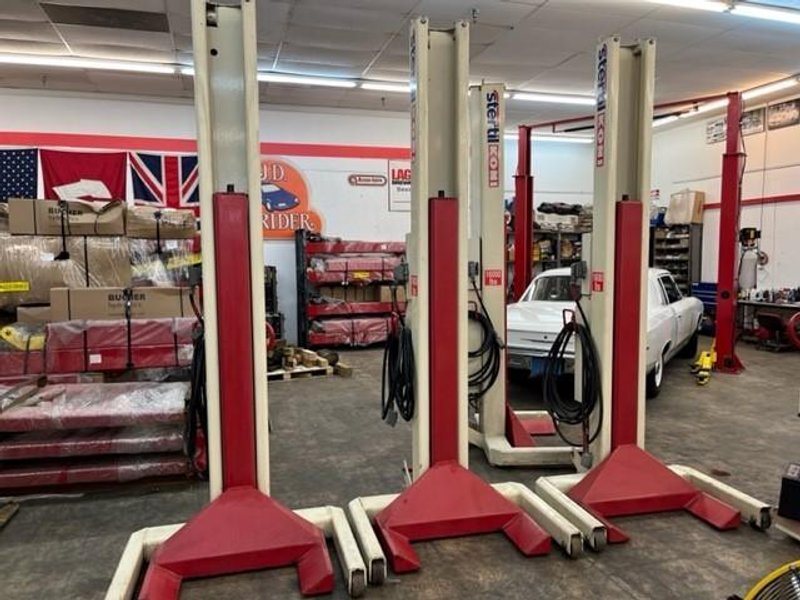 (4) STERTIL KONA COLUMN LIFTS STOCK# 3276