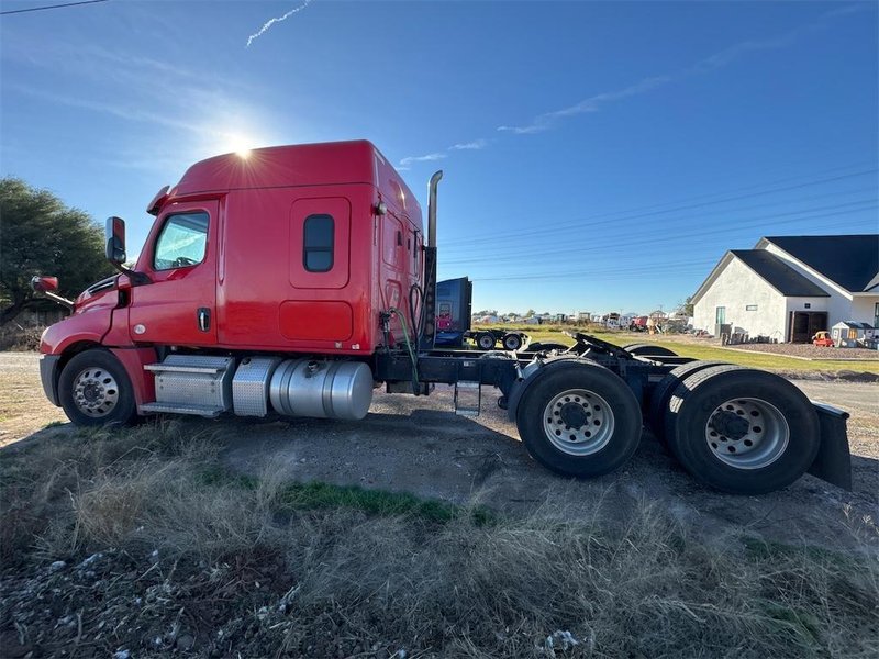 2020 Freightliner Cascadia 1FUJHHDVXLLLC1679