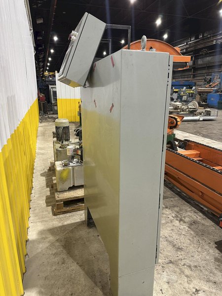 SWEED LOAD CLAMP &amp; TURNER / PACMAN FLIPPER SYSTEM WITH POWERED INFEED &amp; OUTFEED CONVEYORS: STOCK #22075