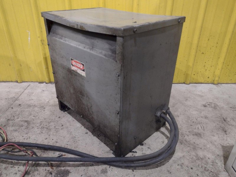 15 KVA SQUARE D 480-240 VOLT ELECTRICAL TRANSFORMER: YOBRO #24043