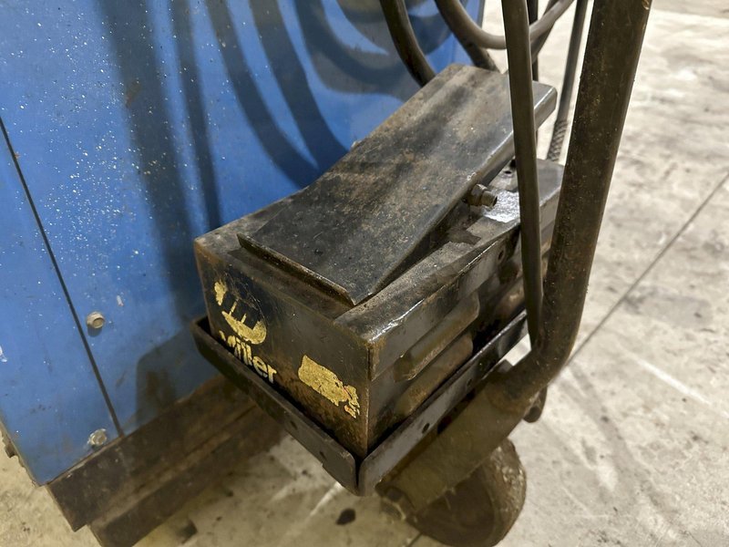 MILLER SYNCROWAVE 350 AC/DC WELDER WTIH WATER COOLER AND CART: STOCK 22275