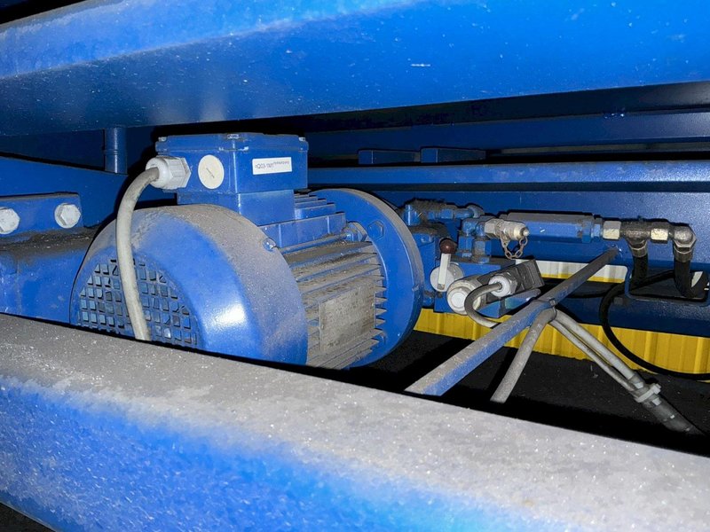 78" X 96" HYDRAULIC SCISSOR LIFT TABLE: YOBRO #24596