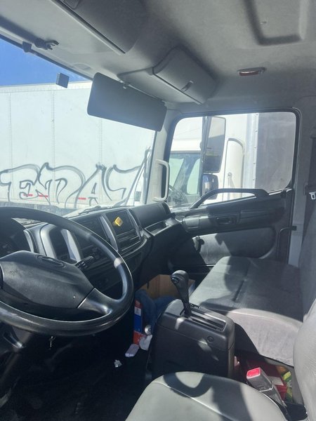 2020 Hino 268 Box Truck – 26′ Dry Van, Cummins B6.7 Diesel, Allison Automatic, Air Brake, Liftgate