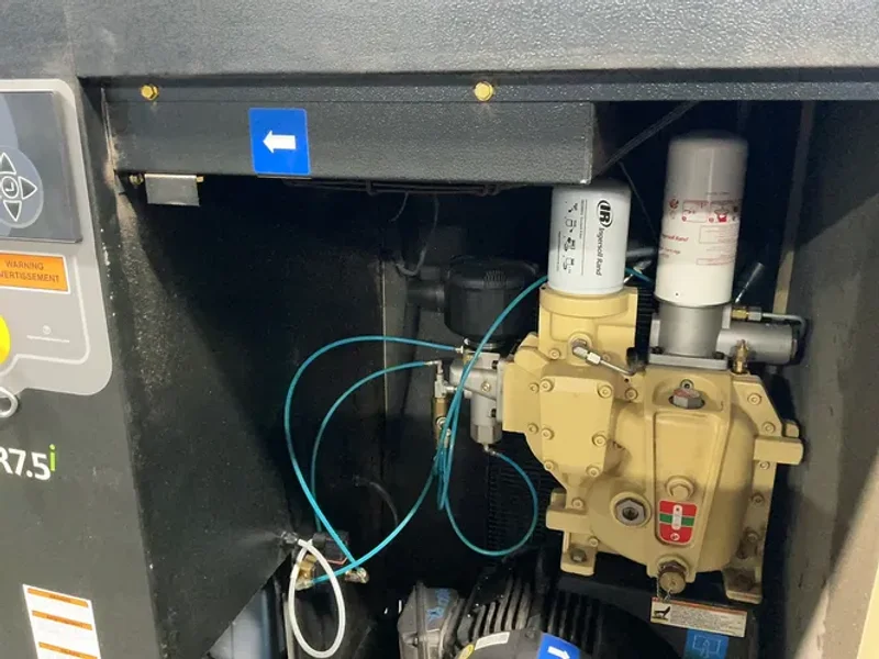 Ingersoll Rand  10 Hp Air Compressor  - R7.5i-a125