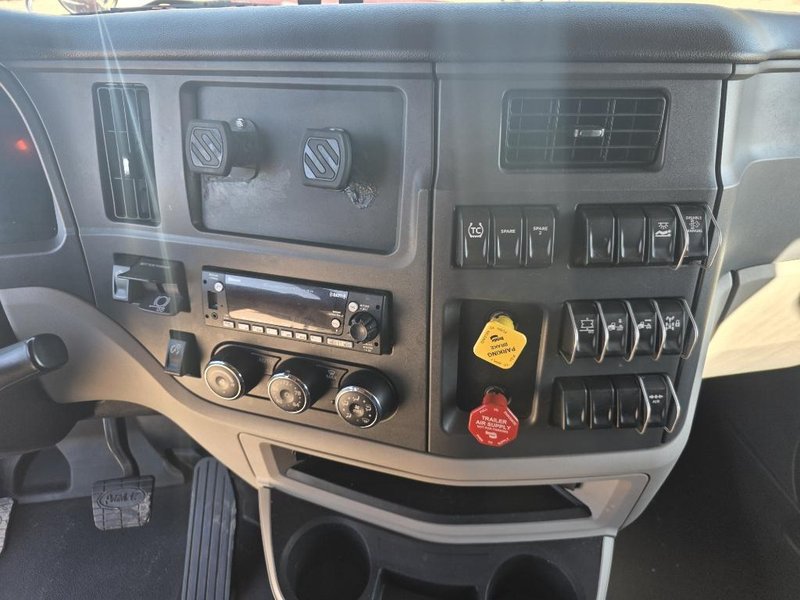 PETERBILT 567 - Trucks