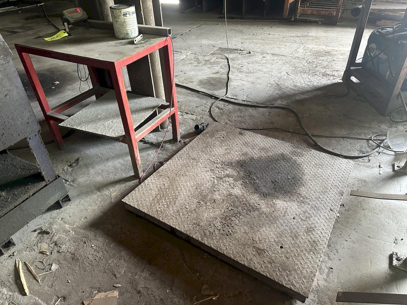 48&quot; X 48&quot; FLOOR SCALE WITH DIGITAL READOUTS: STOCK #23176