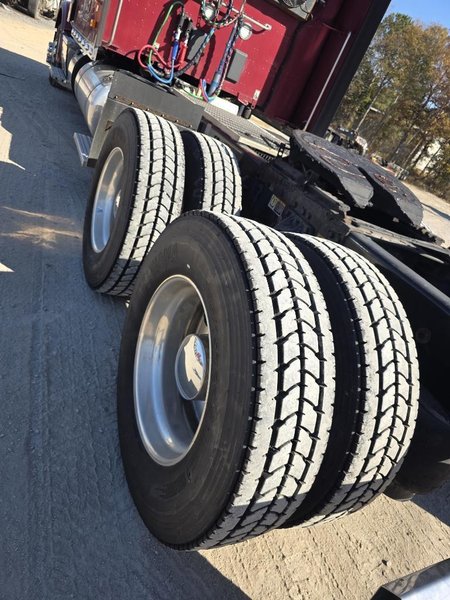 PETERBILT 567 - Trucks