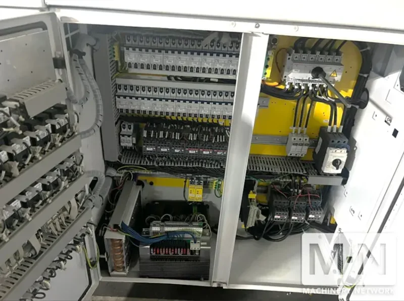 220 TON 16 OZ ARBURG MODEL 1500T-2000-800 VERTICAL CLAMP AND INJECTION MACHINE MFG 2015 ** LOW HOURS