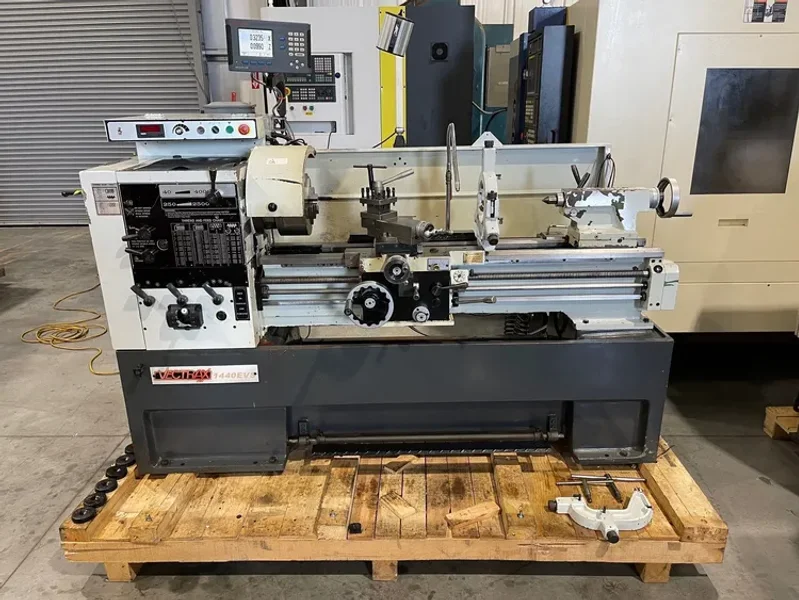 VECTRAX 1440EVS 14”/21” x 40”cc Variable speed Lathe 2007’ #7075