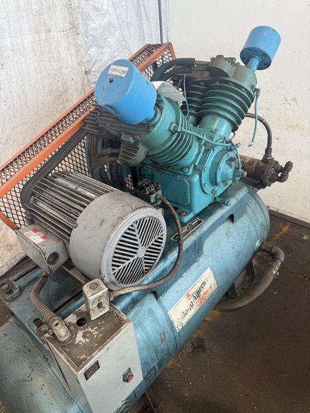 20 HP KELLOG PISTON TYPE AIR COMPRESSOR. STOCK # 0955523